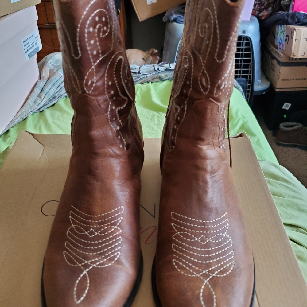 EUC Coconuts by Matisse mid calf boots with tassle